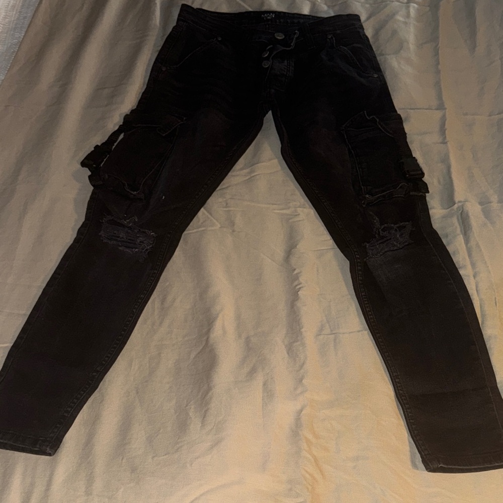 Men's Black Skinny Cargo Jeans with Distressed Detail